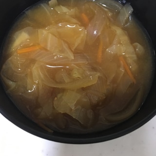 和風だしで♡キャベツと玉葱と人参のお味噌汁(^^)